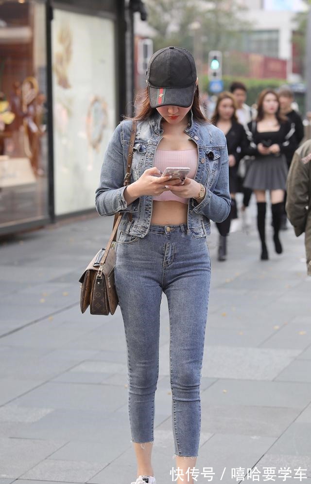 牛仔裤 休闲自在的日常穿搭，总是少不了一条简约的牛仔裤！