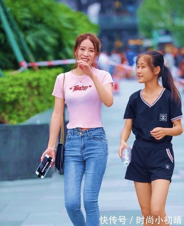 针织T恤 粉色针织T恤加九分牛仔裤,简单又有活力,让人显得轻盈灵动