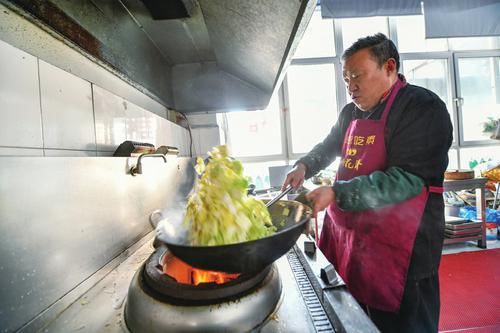  特殊的慈善餐厅：这家餐厅没有收银台 服务员多是“60后”