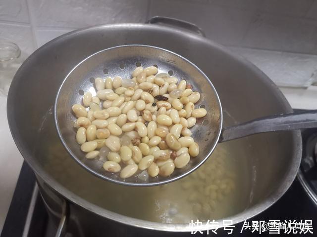 豆浆|黄豆别只知道打豆浆喝！这样2步做一盘，脆嫩清爽钙质高，真简单
