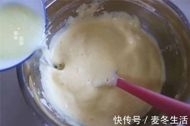 小蛋糕|3个鸡蛋,90克面粉,搅一搅做了12个蛋糕,又香又软孩子喜欢吃