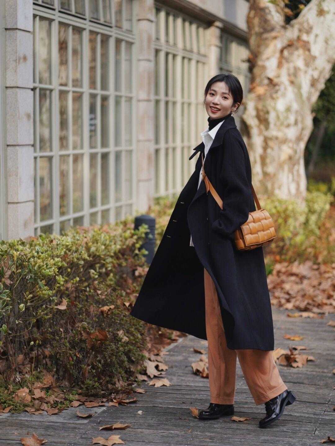 梨形身材 “阔腿裤”很适合梨形身材的女生,搭毛衣和外套温暖优雅,超好看