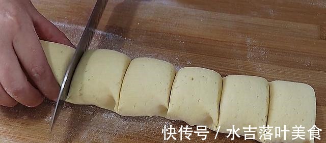 自从玉米面学会这样做,我家的正餐三顿两顿都吃它,低脂又解馋!