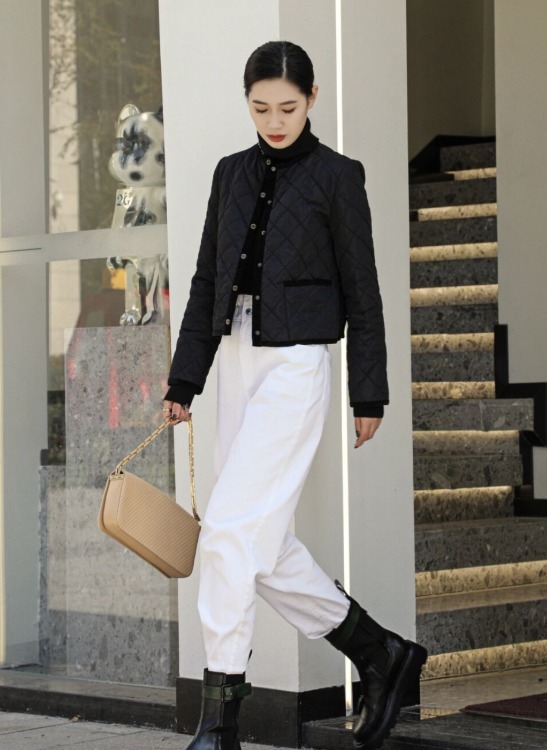塞衣角|冬天怎么穿阔腿裤?建议搭配这4种上衣,显高显瘦不是梦