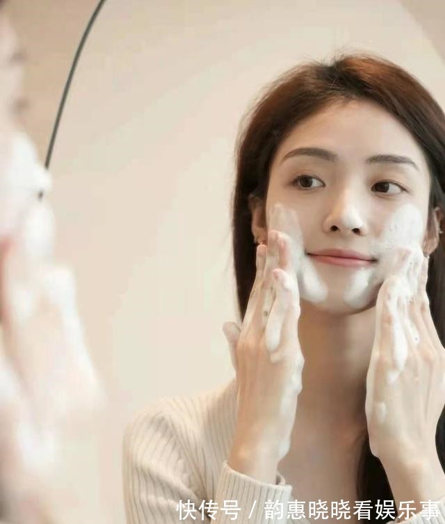 卸妆油 晚上护肤时,很多人都在犯的错误,很容易伤害皮肤,多数人都有