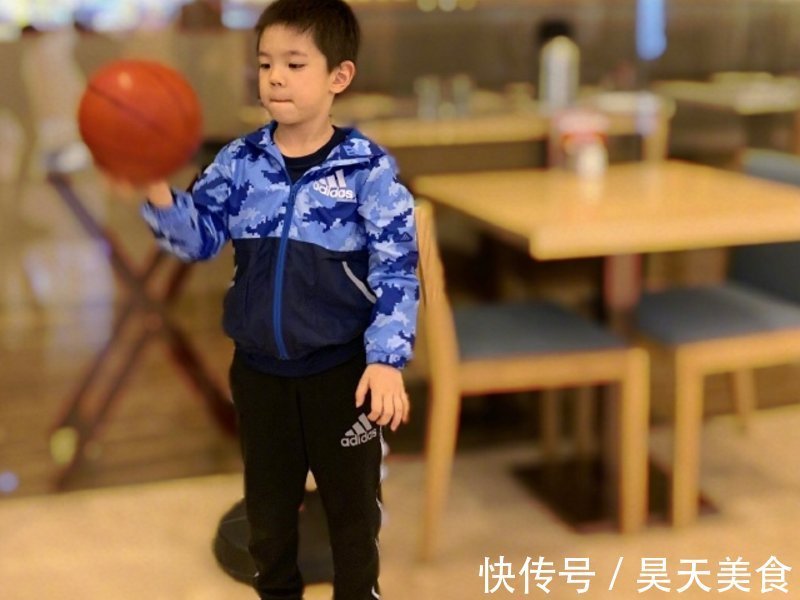 萌娃|陳小春首曬兒子,各大明星們的兒子你更看好誰呢?