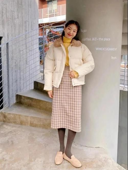 羽绒服烂大街还能穿出新花样！4个搭配奇招，美得与众不同！