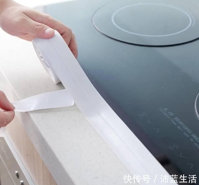 杀菌|玻璃胶用久会“变黑”保洁阿姨的“小妙招”,立马洁净还杀菌