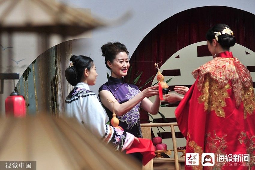 新时代|青岛：新时代文明时尚中式婚礼庭院秀启幕