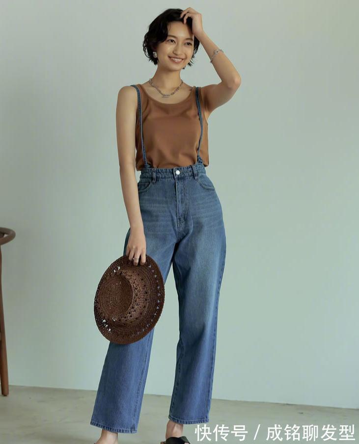 大地色|人手一件的“小背心”,这样搭配凉爽又时尚,轻松穿出成熟魅力