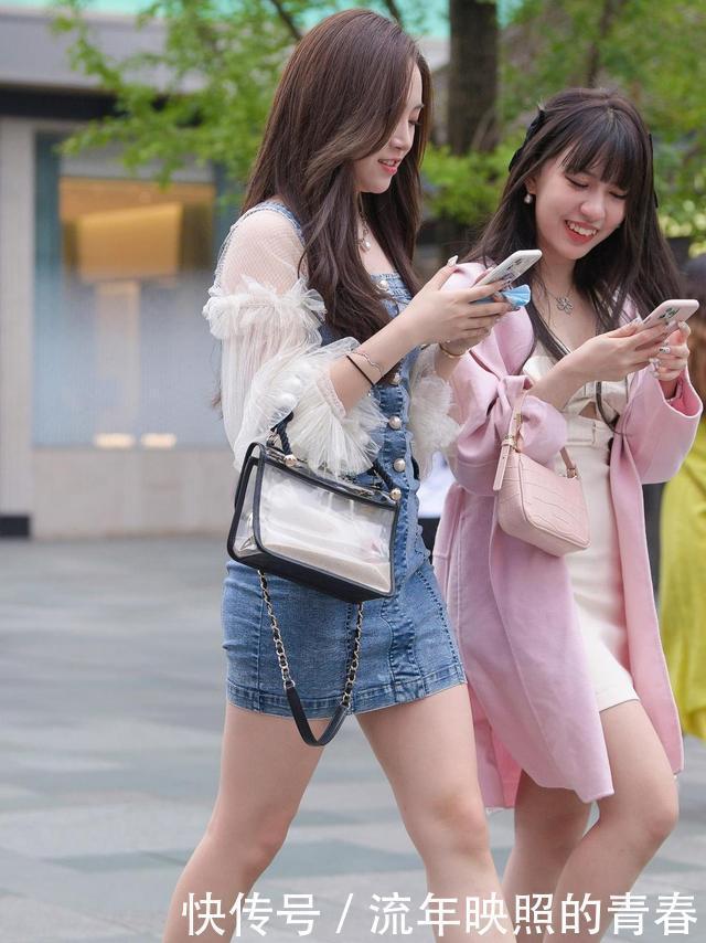 小姐姐牛仔包臀裙,搭配水晶高跟凉鞋,清纯可爱又优雅大方