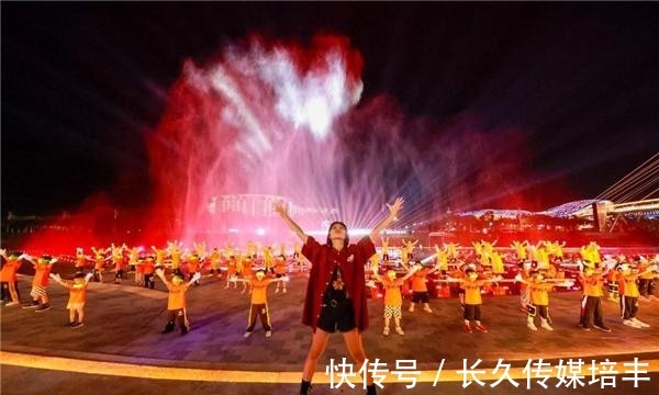 三亚国际免税城二期|蓝精灵公益展解锁云戒岛新玩法 三亚国际免税城二期成网红旅游地