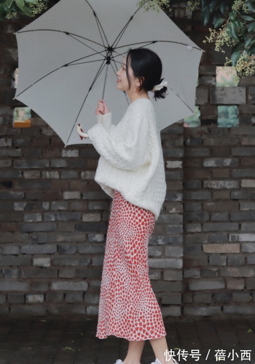 时髦 讲真!“针织衫搭配半身裙”太美了,时髦还保暖,冬季必备组合