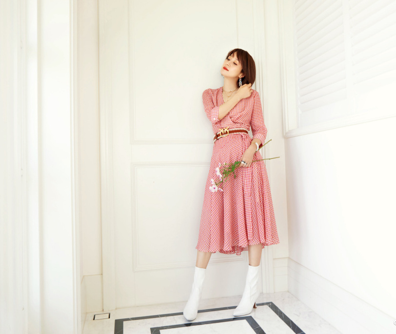 马伊琍穿格子裙也太有味道了吧!减龄又文艺,馋得只想赶紧买一件