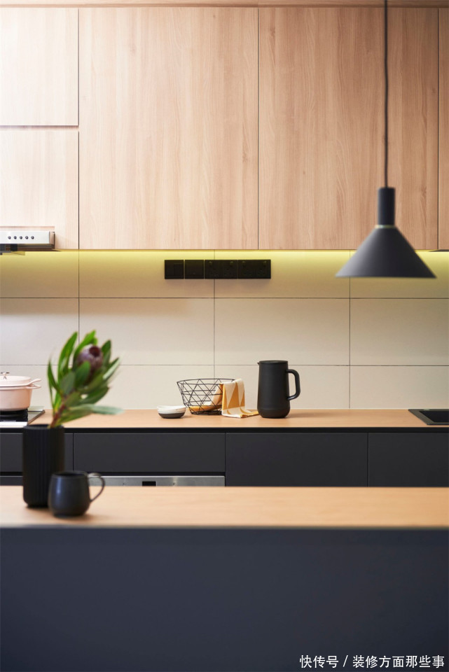 北欧风|96平米北欧三居室,玄关的换鞋凳还有一个小小的置物台,实用