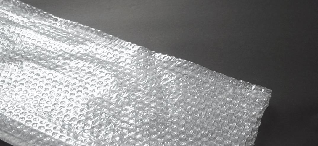 快递箱里的气泡垫别扔了, 没想到它作用这么大, 家家户户用的到