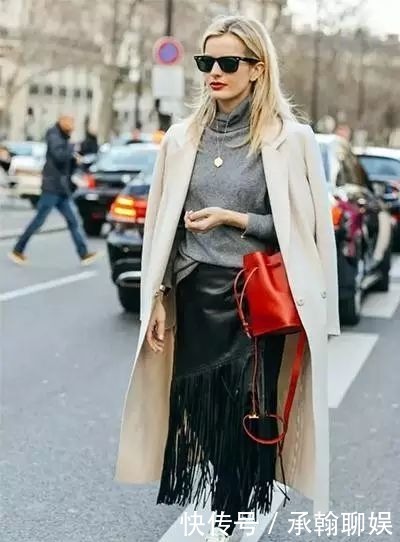 今年最火的高领毛衣，这样穿才够美！