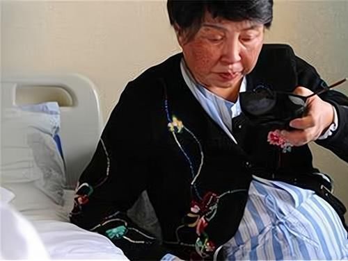 婷婷|六十岁当妈,通过试管婴儿生下双胞胎女儿,盛海琳如今怎样?