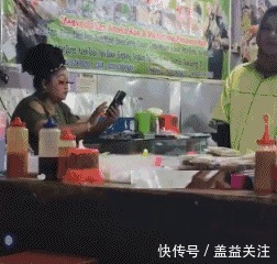 |搞笑GIF:接女朋友下班,走两个小时候了,还没有到家