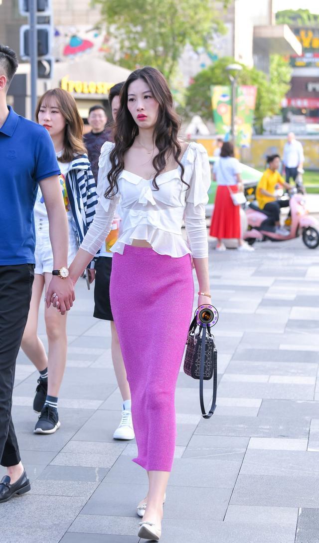 特别适合|皮肤白皙的女生穿玫红色, 华丽又不失典雅, 还有着梦幻般的氛围