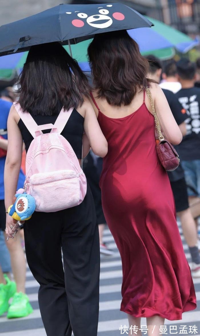 丝绸|红色吊带丝绸连衣裙,藏不住的优雅女人味