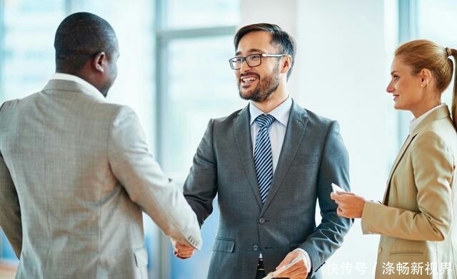 顾客 倾听时要注意的四个细节,做好三个同步,可以让顾客的话题不断