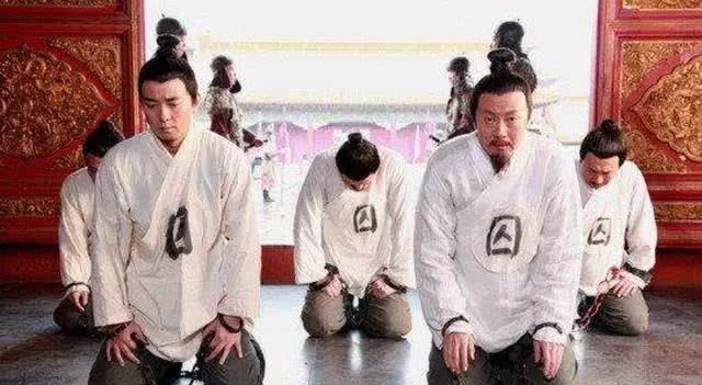 大臣|朱元璋请大臣吃饭,刘伯温看到桌上的杯子,叹道:皇帝要开杀戒