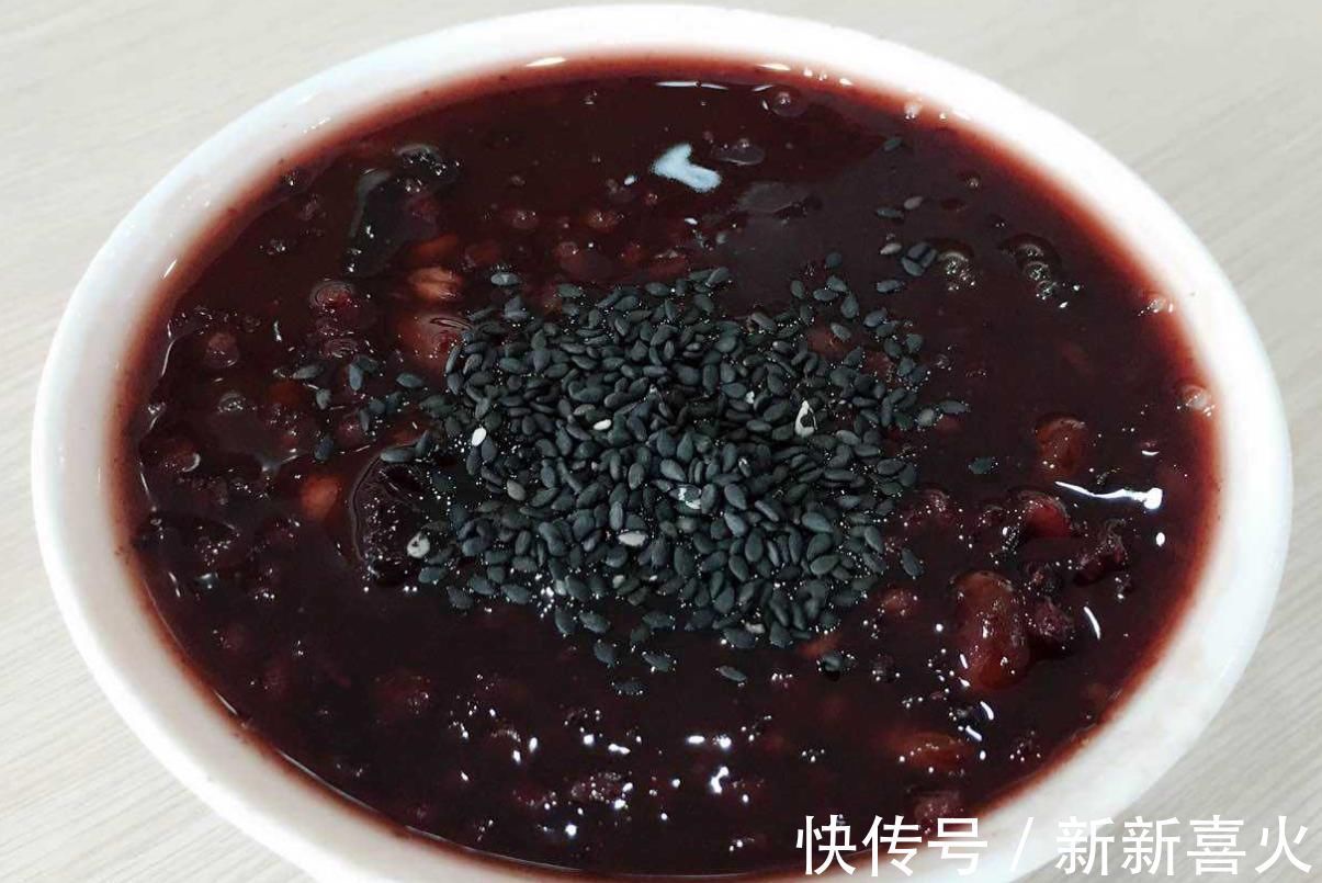 养发|每天来一碗五黑汤,补肾补血效果佳,还益智健脑、养发,不喝太亏