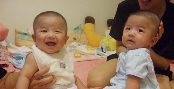 发育|宝宝见到这3种人会笑,说明智力发育比同龄人快,将来更有成就