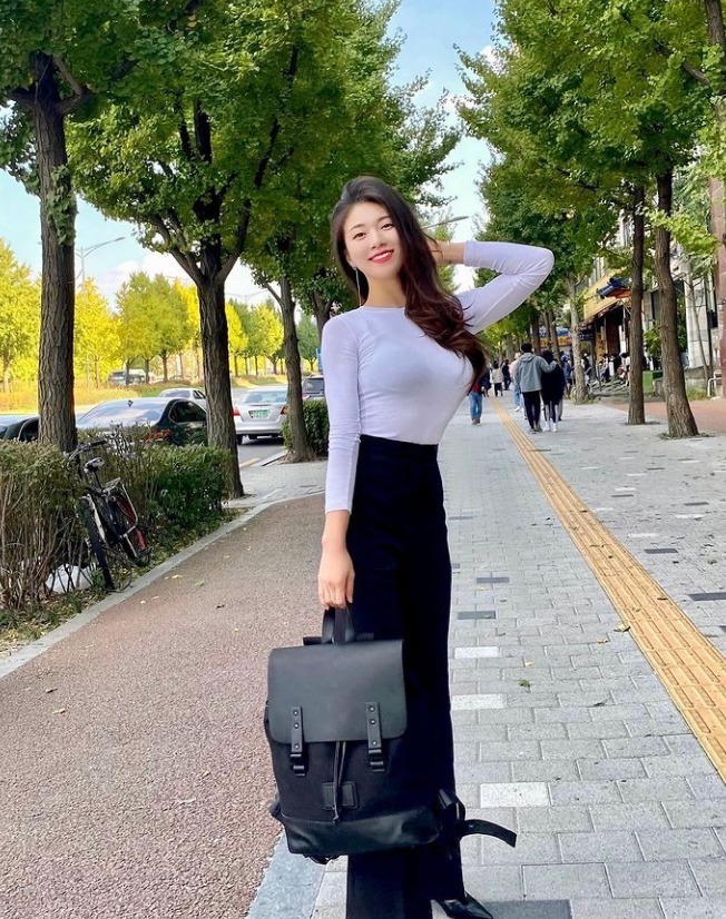 瑜伽|她是Ins上的瑜伽女神,黄金比例的身材惹人羡慕!