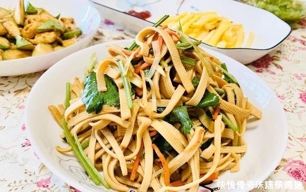 这菜,一斤9毛,钙是牛奶的4倍,鸡蛋的8倍,家里老人孩子要常吃