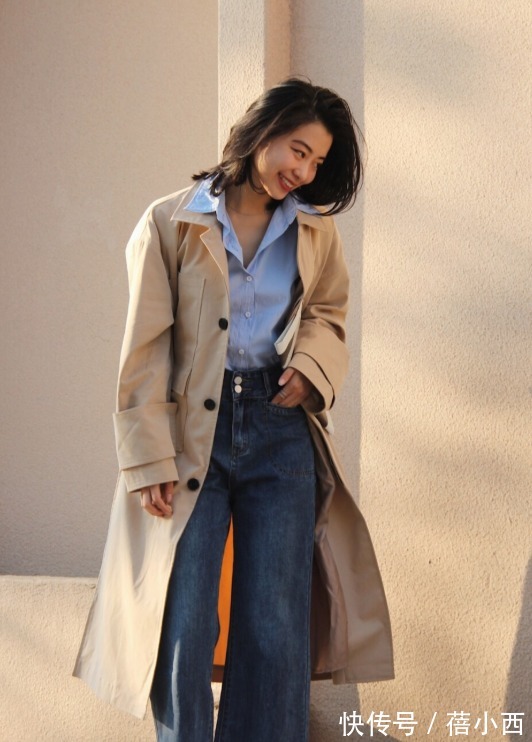 搭配 卡其色“风衣”才是永远的经典,2022年依然很火,这样穿太美了