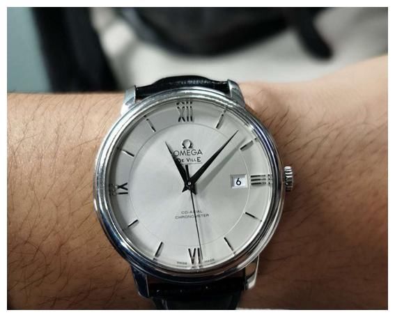 档次|同档次正装表怎么选？万国VS欧米茄，谁更适合工薪层男士佩戴