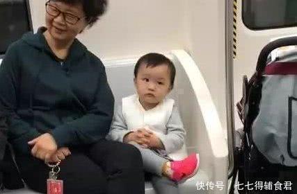 孙子|“老干部奶奶”带娃坐地铁，旁边孩子的坐姿亮了，网友：是亲孙子
