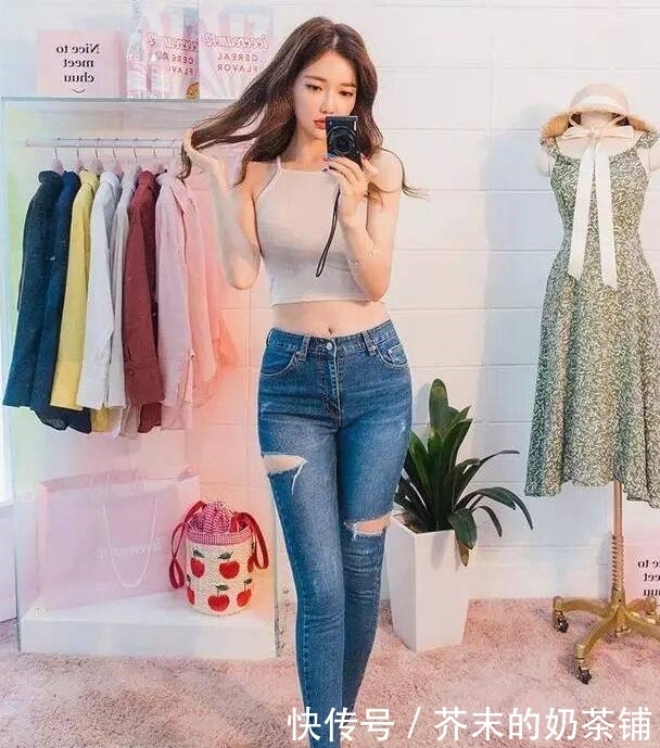 牛仔裤|紧身牛仔裤:丰满可爱的小姐姐,穿着时尚性感,十分吸睛!