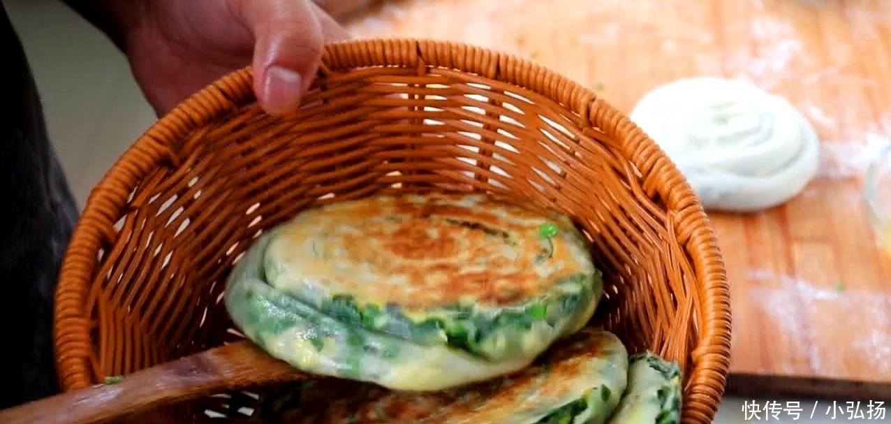 盒子|想吃韭菜盒子不用出去买,教你在家做更营养,薄皮大馅吃不够