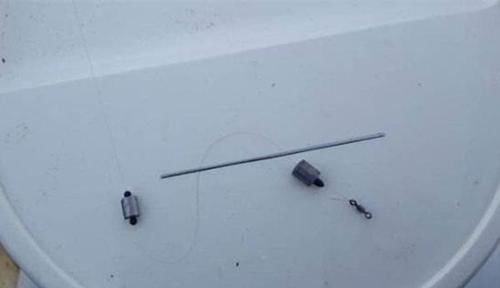 钓鱼“奇”招数:双铅钓组,不怕刮风流水闹小鱼,野钓最佳钓法!