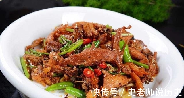 搅拌均匀|教你营养解馋的凉拌兔肉，美味下饭又简单易做，做一大盘也不够吃