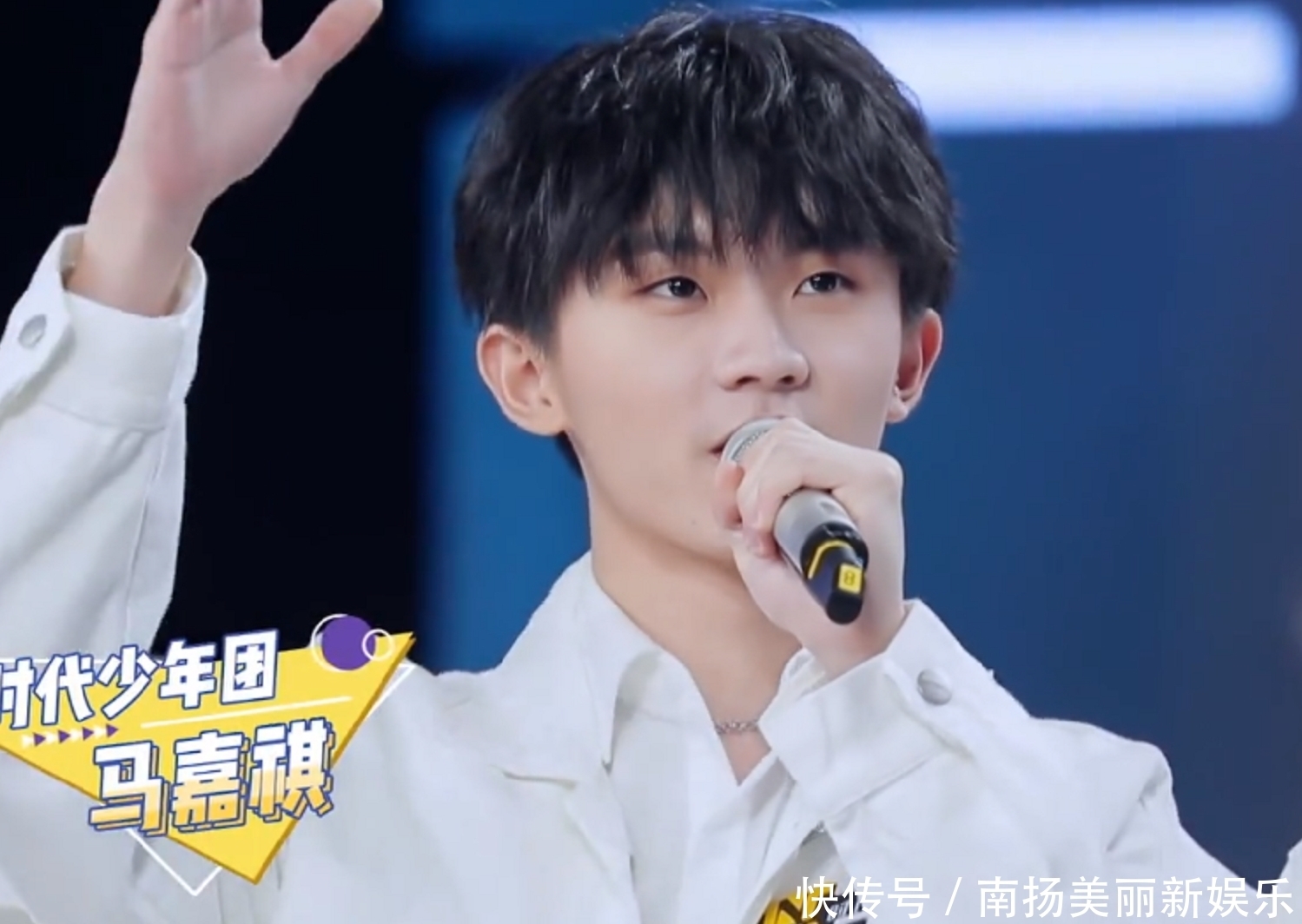 《快本》又敷衍新人,六个嘉宾信息写错三个,捧高踩低改不过来