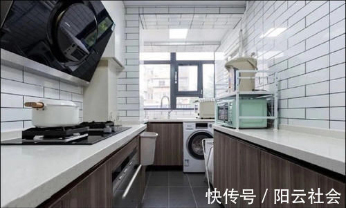 改造|小夫妻爆改老破小！阳台外扩打张榻榻米，直接把卧室装进客厅里！