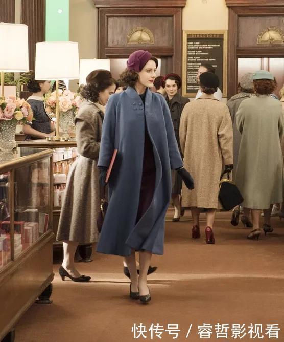 了不起的麦瑟尔夫人，她的大衣有100件吧！复古摩登配色超时髦
