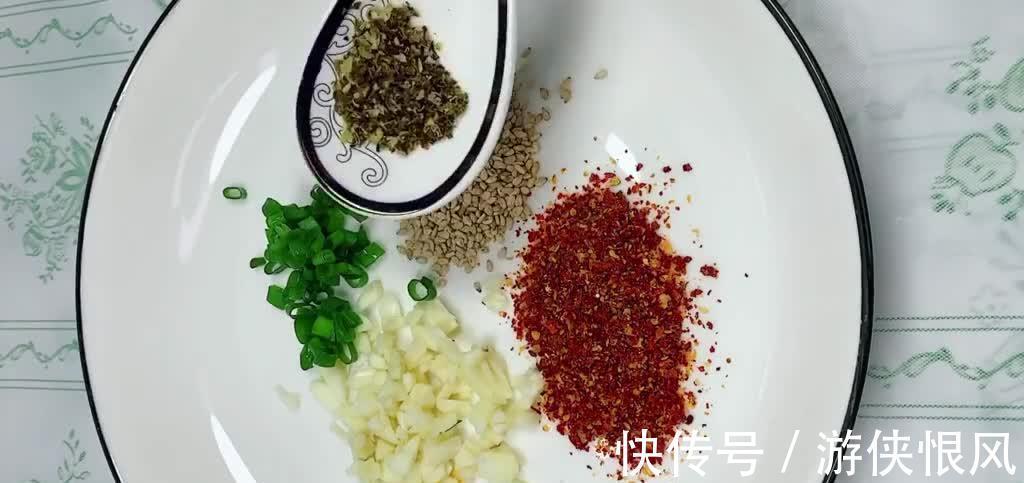 凉拌面怎么做好吃？香辣汁是灵魂，酸辣咸鲜促进食欲挑战味蕾