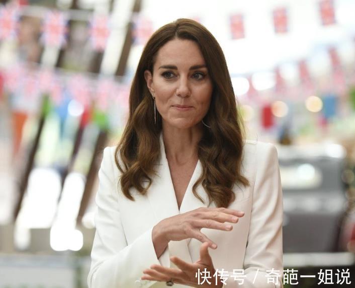 王室|39岁凯特八面玲珑,多次借戴铁公鸡女王私藏珠宝,卡米拉成透明人