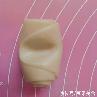 配方|零失败！私房专用配方！酥到掉渣的蛋黄酥