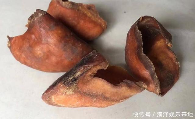 商人到农村收猪蹄壳,这个看起来毫无价值的东西, 究竟有什么用途?