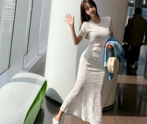 瘦身版|突显身形的半身裙，更能提升自己的性感，时尚美女的青睐