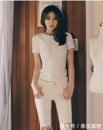 凹凸有致|街拍, 身材丰满的美女穿紧身衣, 身材凹凸有致令人羡慕, 长发飘逸