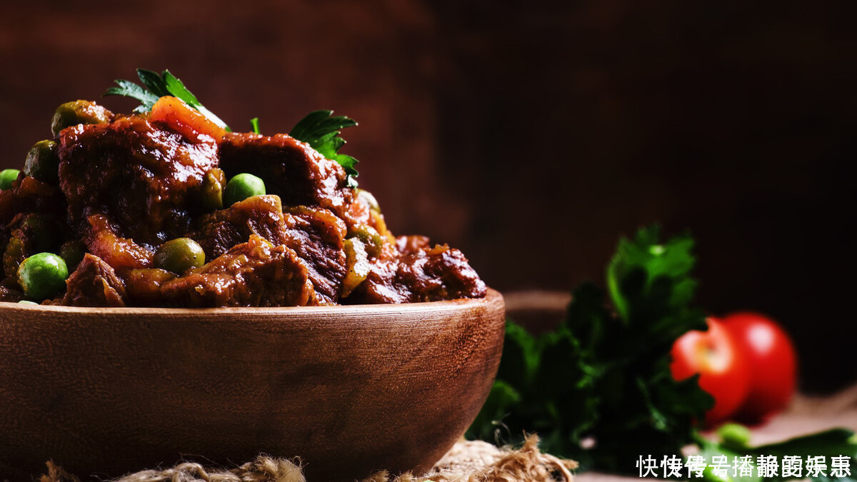 不管是什么肉,焯水前加1步,炖出来的肉又鲜又嫩,美味无腥膻