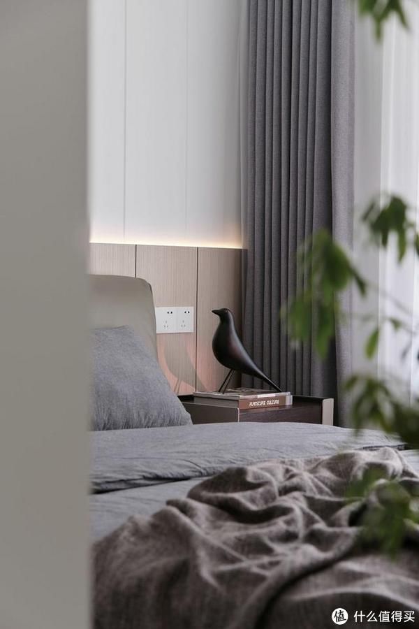 背景墙|南京夫妻129㎡的家,坚持全屋打满柜子,效果不是一般的大气实用