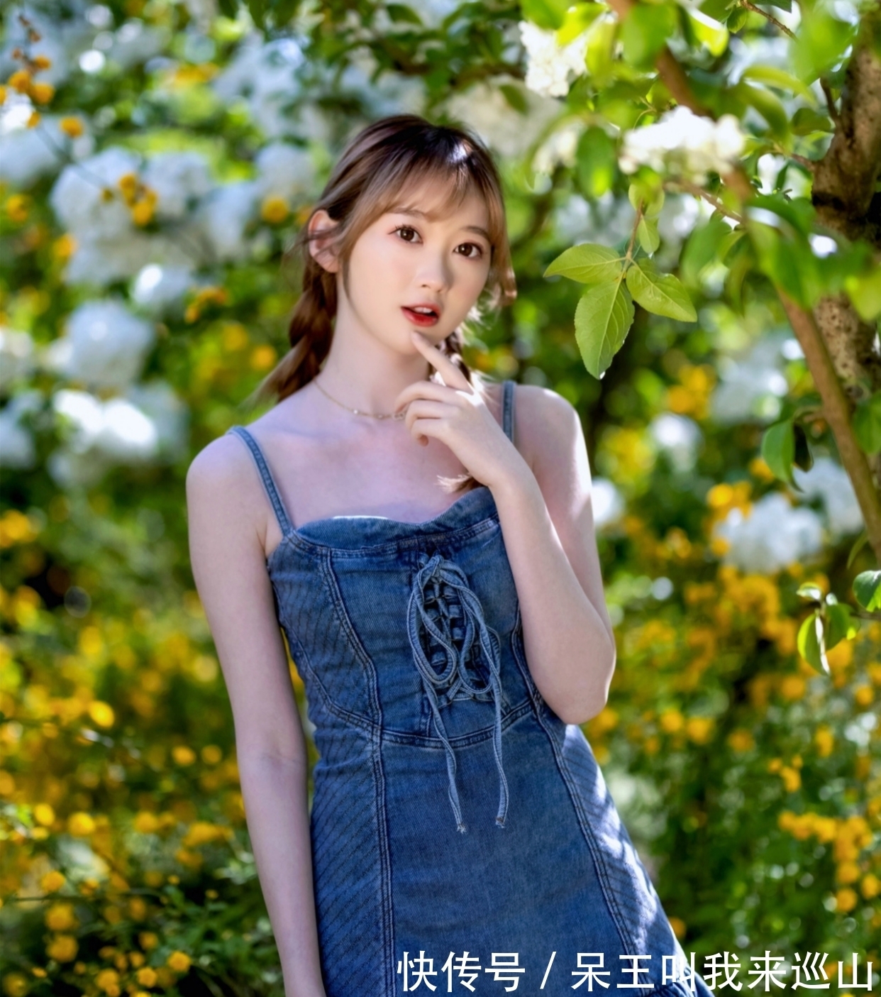 竹斋&腊月感怀·七律：莫道红尘归物外，且惊白雪落梅间